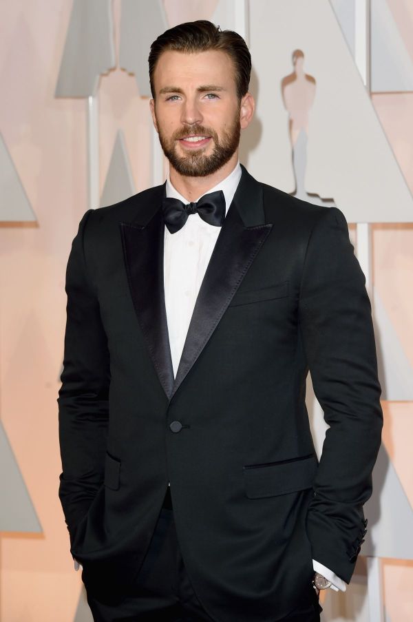 Un nou cuplu la Hollywood: Chris Evans, starul din Captain America, ar avea o relatie cu frumoasa Lilly Collins