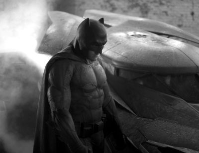 O noua imagine din Batman versus Superman: asa va arata Ben Affleck in costumul Cavalerului Negru
