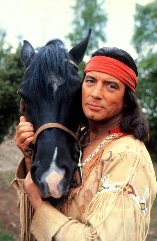 A murit Winnetou . Actorul Pierre Brice, care l-a interpretat pe celebrul personaj indian, a murit la 86 de ani