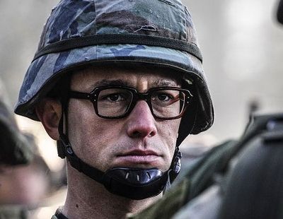 Trailer pentru Snowden: Oliver Stone si Joseph Gordon-Levitt aduc pe marile ecrane povestea celui mai vanat om din lume