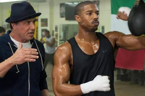 Sylvester Stallone s-a intors in rolul lui Rocky. Veteranul boxului il invata sa lupte chiar pe fiul vechiului sau rival, Apollo, in in primul trailer pentru Creed