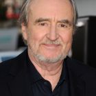 Wes Craven, regizorul seriei Nightmare on Elm Street , a murit. Astazi lumea a pierdut un om mare