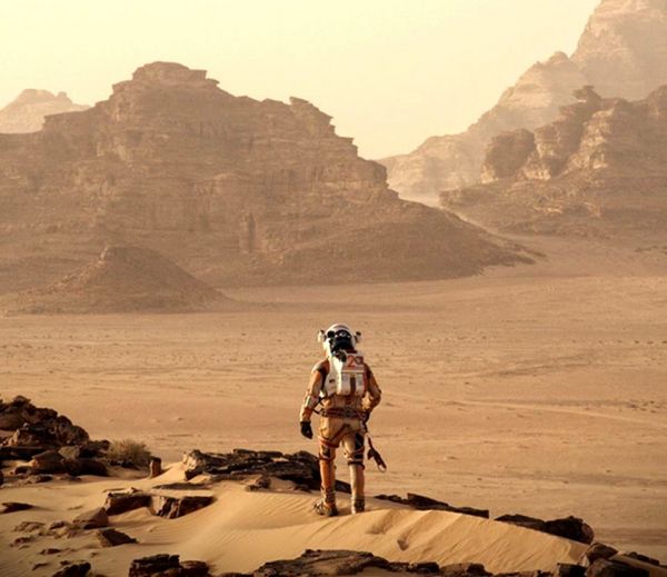 Ridley Scott, regizorul filmului Martianul : Stiam de cateva luni ca este apa pe Marte . Filmul ajunge in Romania pe 2 octombrie