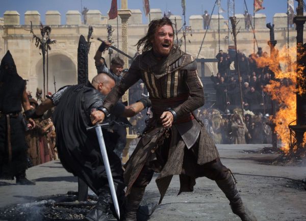 Michael Fassbender lauda filmul Assassin rsquo;s Creed si il compara cu The Matrix. Dezvaluirile facute de actor despre filmul asteptat de milioane de fani