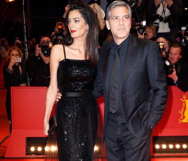 Festivalul de Film de la Berlin. George Clooney si sotia sa, aparitie impecabila pe covorul rosu, la premiera Ave, Cezar , din deschiderea editie din acest an