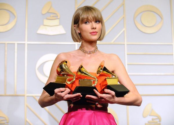 Premiile Grammy 2016. Taylor Swift a castigat trofeul pentru cel mai bun album, al doilea an consecutiv. Lista castigatorilor