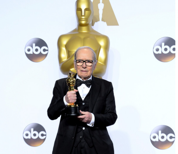 OSCAR 2016. Compozitorul Ennio Morricone a primit primul Oscar din cariera, la 84 de ani. Povestea celui care a compus muzica pentru 500 de filme