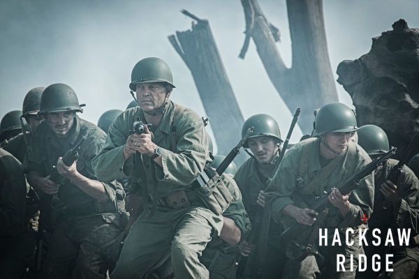 Dupa 10 ani de absenta, Mel Gibson s-a intors ca regizor, cu Hacksaw Ridge . Povestea reala unui medic militar care a refuzat sa poarte arma in razboiul din Pacific