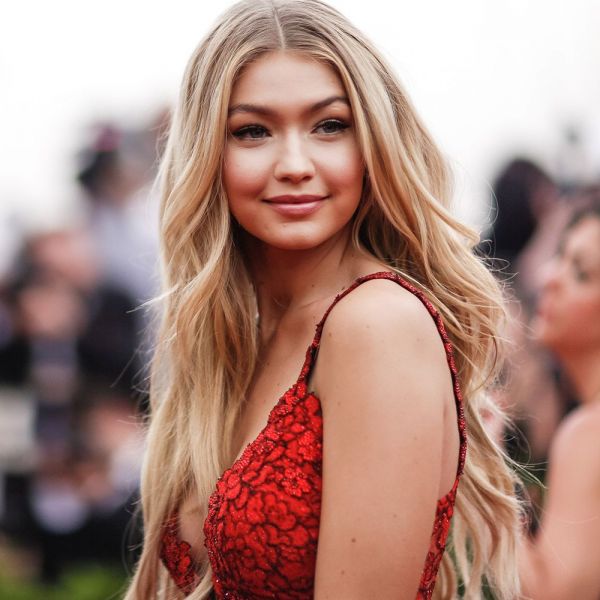 Incidentul prin care a trecut modelul Gigi Hadid. Ce i-a facut un fan, pe strada. Aveam tot dreptul sa ma apar . VIDEO