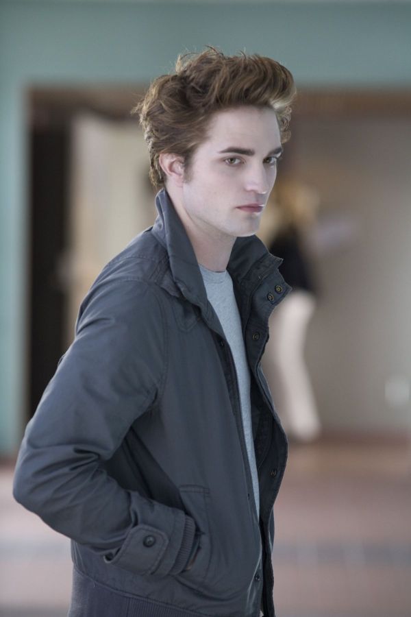 Schimbare spectaculoasa pentru Robert Pattinson. Actorul si-a impresionat fanele cand a aparut cu look a la Twilight