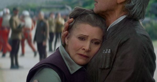 Carrie Fisher, in stare critica. Actrita din Star Wars, in varsta de 60 de ani, a suferit un infarct in avion. Ce a declarat fratele ei