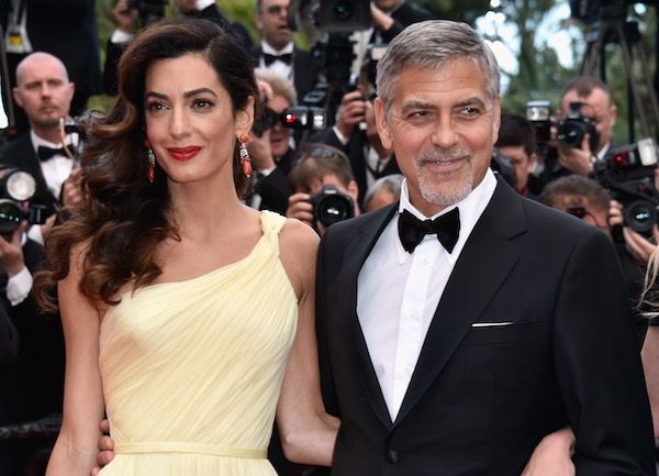 Amal Clooney ar fi insarcinata in luna a 6-a, cu gemeni. Sotia lui George Clooney ar fi facut un tratament de fertilizare
