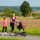 (P) Ești o mamă sportivă? Cum să alegi căruciorul potrivit pentru jogging