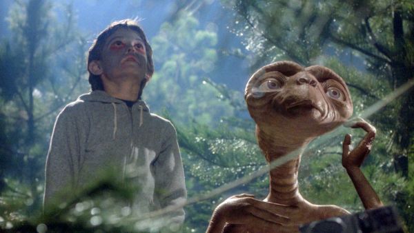 Dacă e sâmbătă, e seara SF! Fă cunoștință cu E.T. Extraterestrul