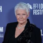 Judi Dench se alătură criticilor serialului The Crown