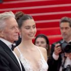 Michael Douglas, flancat de soția și fiica sa, la premierea de la Cannes