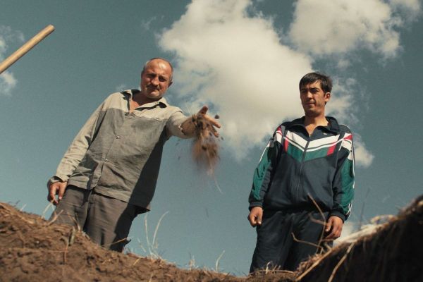 Carbon, filmul moldovenesc premiat la TIFF, ajunge și pe ecranele din România