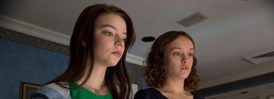 Anya Taylor-Joy și Olivia Cooke sunt două adolescente rebele și Bine-crescute