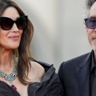 Monica Bellucci, fabuloasă la brațul lui Tim Burton la Festivalul de Film de la Veneția