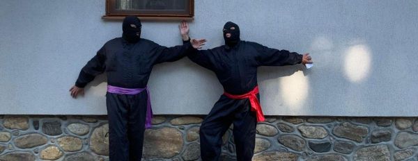 Alin Panc și Vărul Săndel aduc în cinematografe Transilvanian Ninja , prima comedie cu karate românească