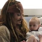 Îmbrăcat ca Jack Sparrow, Johnny Depp a distrat copiii dintr-un spital din Spania