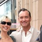 Jude Law, însoțit de doi dintre copiii săi mai mari la dezvelirea stelei sale pe Hollywood Walk of Fame