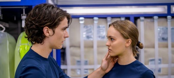 Lily-Rose Depp vine la Pro Cinema în SF-ul Călători