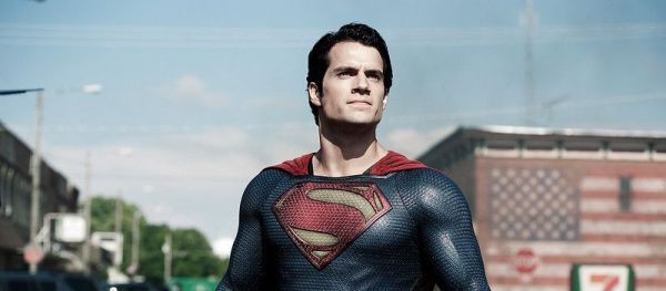 Superman a devenit tată. Henry Cavill și logodnica sa au fost deja văzuți cu bebelușul la plimbare