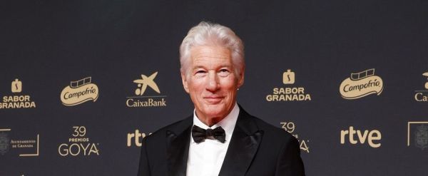 Richard Gere de-abia s-a mutat în Spania și a primit Oscarul spaniol, Premiul Internațional Goya 2025