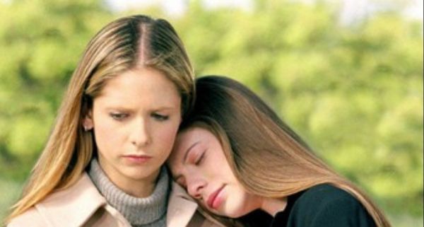 Sarah Michelle Gellar, starul serialul Buffy, spaima vampirilor, e afectată profund de moartea colegei sale, Michelle Trachtenberg