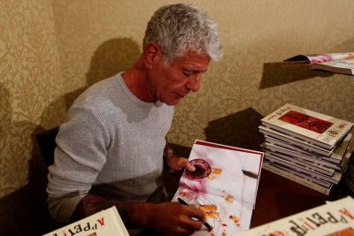 Iubitorii artei culinare au parte de-o surpriză. Dominic Sessa îl va interpreta pe celebrul Chef Anthony Bourdain într-un film biografic