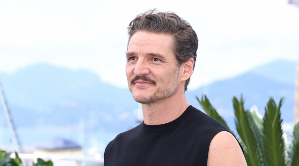 Cannes 2025: Pedro Pascal și Alexander Skarsgard s-au sărutat spre stupoarea întregii audiențe a festivalului