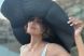 Halle Berry își arată corpul în costum de baie în vacanță