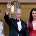 Fiica lui Michael Douglas și a lui Catherine Zeta-Jones face furori în costumul de baie