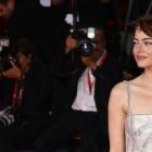 Emma Stone șochează Veneția cu o ovație în picioare de 6 minute pentru Bugonia