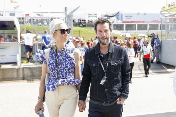 Keanu Reeves și Alexandra Grant s-au căsătorit? Răspunsul lor într-o imagine