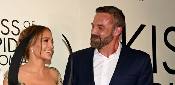 Jennifer Lopez și Ben Affleck, întâlnire de gradul zero, cu zâmbete și priviri complice