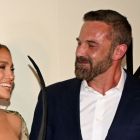 Jennifer Lopez și Ben Affleck, întâlnire de gradul zero, cu zâmbete și priviri complice