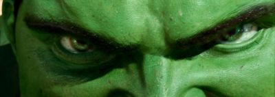 Eric Bana se transformă în uriașul Hulk, eroul universului fantastic Marvel, adus pe ecrane de Ang Lee