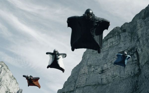 Adrenalină și suspans într-o cursă contracronometru La limita extremă, după un clasic cu Keanu Reeves și Patrick Swayze