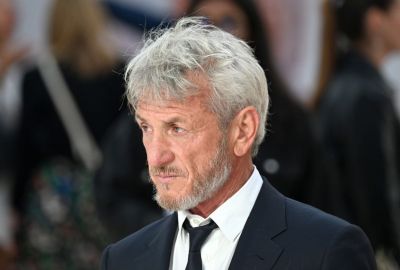 Sean Penn a &icirc;ncălcat regulile la Globurile de Aur și a fost aspru criticat