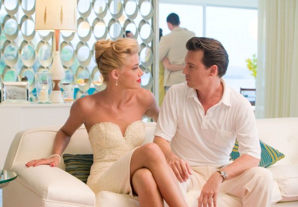Amber Heard, fosta soție a lui Johnny Depp, reapare cu noi acuzații &icirc;ntr-un documentar despre abuz