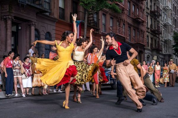 Muzică, dans și dramă &icirc;ntr-o reeditare modernă a celebrului muscial american Poveste din cartierul de vest