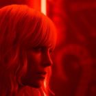 Charlize Theron e agenta sub acoperire Atomic Blonde, &icirc;ntr-o misiune explozivă
