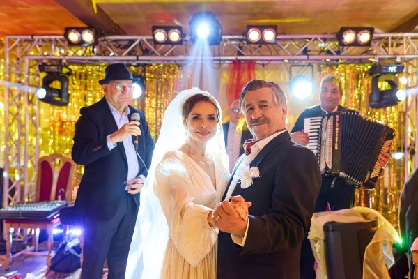 Finalul sezonului trei TĂTUȚU rsquo; marchează evenimente neașteptate at&acirc;t &icirc;n fața, c&acirc;t și &icirc;n spatele camerelor de filmat