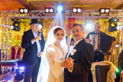 Finalul sezonului trei TĂTUȚU rsquo; marchează evenimente neașteptate at&acirc;t &icirc;n fața, c&acirc;t și &icirc;n spatele camerelor de filmat
