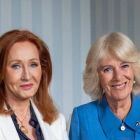 Creatoarea Harry Potter, din nou sub tirul criticilor, după &icirc;nt&acirc;lnirea cu Regina Camilla