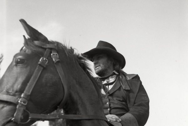 Florin Piersic revine monumental &icirc;n cel mai iconic film al său, Trandafirul galben