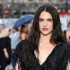 Modă sau extravaganță? Margaret Qualley a mers semi-desculță la premiera filmului The Dog Stars