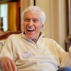 Are 100 de ani și face sport? Legendarul actor uimește cu vitalitatea sa! Care e secretul lui?